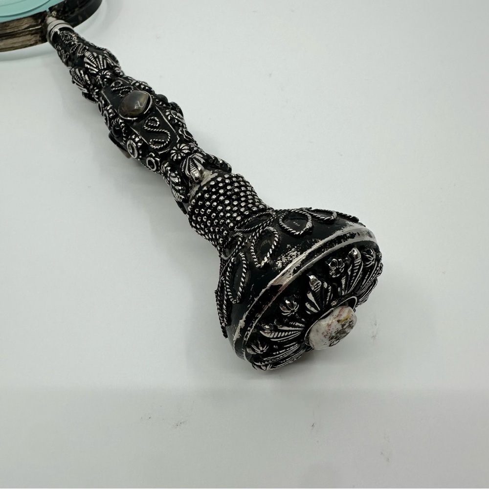 Vintage Magnifying Glass with Embedded stones - Picture 10 of 10